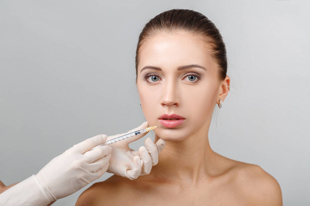 woman getting cosmetic injection - Zdjęcie, obraz