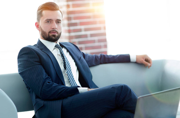 Portrait of a successful businessman sitting in the office lobby. - Foto, afbeelding