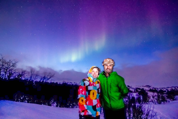Aurora Boreal en la ciudad de Tromso Noruega
. - Foto, imagen