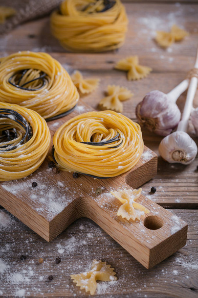 Raw homemade pasta with flour, garlic and spices - 写真・画像