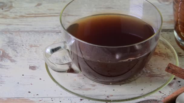 Black tea, manual squeezer with lemons. A jug of black tea and cubes of sugar. - Imágenes, Vídeo