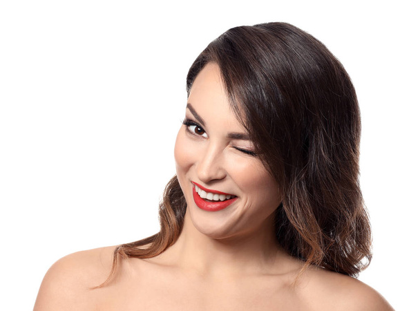 Retrato de jovem com bela maquiagem profissional em fundo branco
 - Foto, Imagem