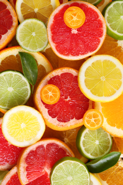 Friss citrusfélék szeletei háttérként - Fotó, kép