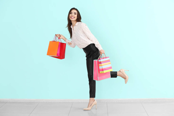 young woman with shopping bags - Foto, Bild