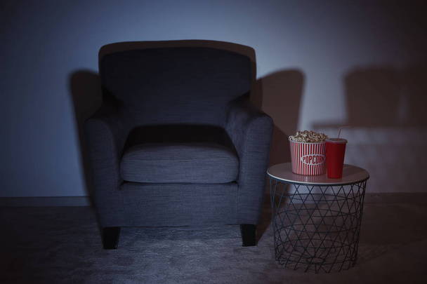 Table with popcorn and drink - Foto, Imagen