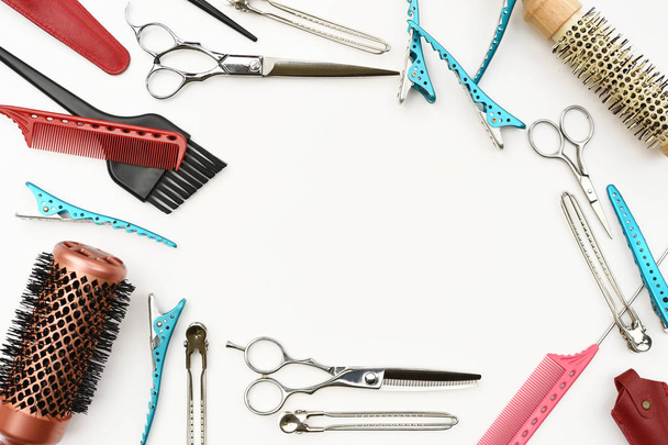 Conjunto de ferramentas de cabeleireiro profissional isolado no fundo branco - Foto, Imagem