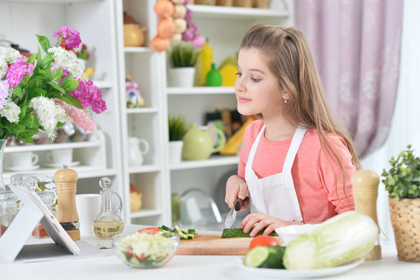 attractive young girl cooking  in the kitchen - Foto, Imagem