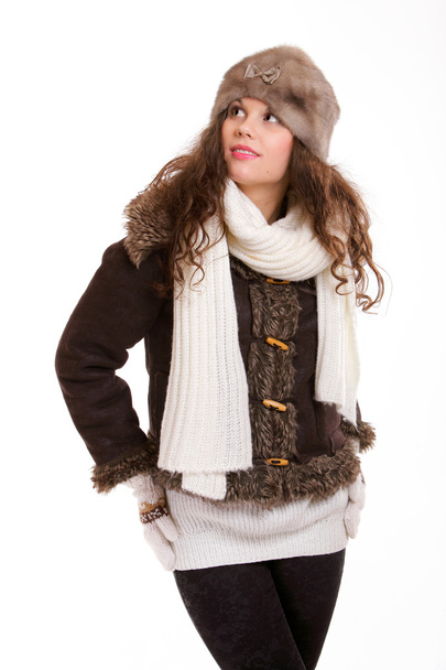 mooie vrouw in de warme kleding winter - Foto, afbeelding