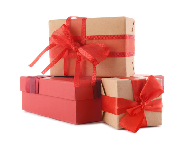 Élégantes boîtes-cadeaux sur fond blanc
 - Photo, image