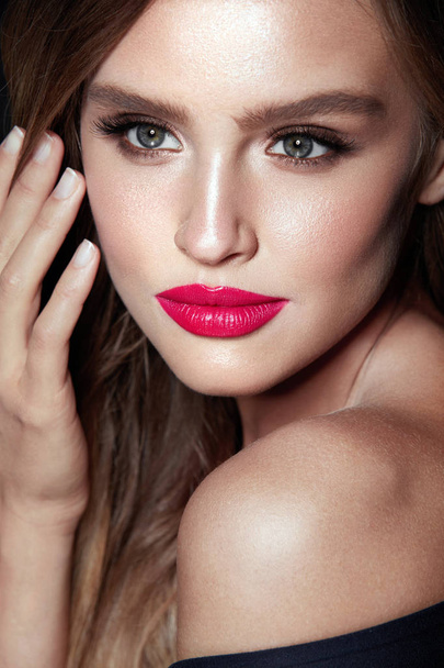 Beauty Makeup. Woman With Beautiful Face And Pink Lips. - Valokuva, kuva