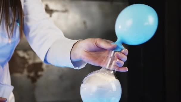 Πειραματιστείτε με την εξέλιξη του υδρογόνου - Πλάνα, βίντεο