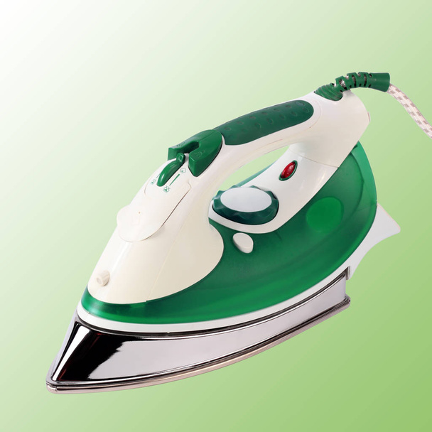 Huishoudelijke apparaten - moderne groene ijzer - Foto, afbeelding