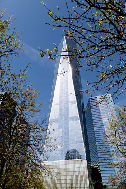 NEW YORK, USA - APRIL 4, 2016: Detail of One World Trade Center in New York. With 541m it is tallest building in the Western Hemisphere. - Φωτογραφία, εικόνα