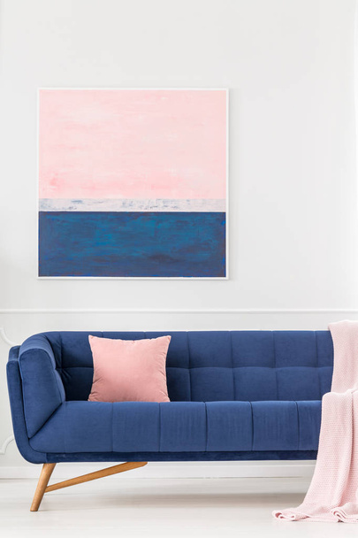 Sofa and painting - Фото, зображення