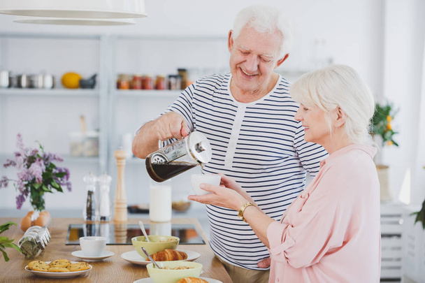 Senior couple in the kitchen - Foto, Imagen