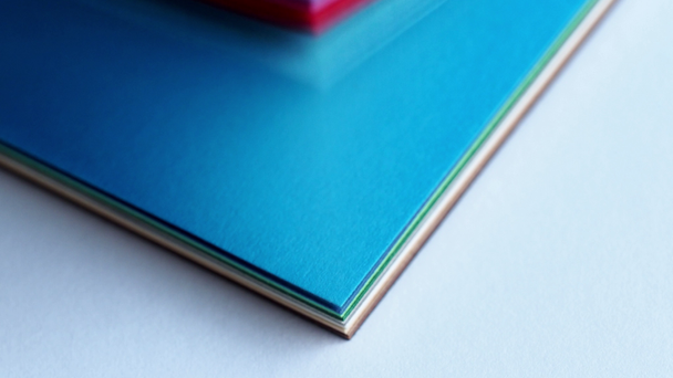Farbmusterbuch. Regenbogen Muster Farben Katalog. dreht das farbige Papier um. - Filmmaterial, Video