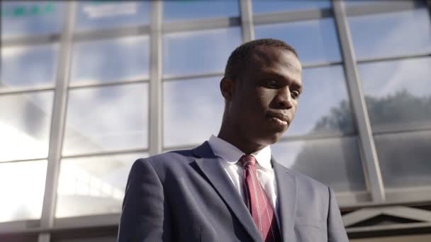 Handsome black African business man - Materiał filmowy, wideo