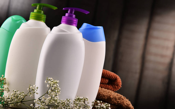 Plastové láhve péče o tělo a kosmetické výrobky - Fotografie, Obrázek