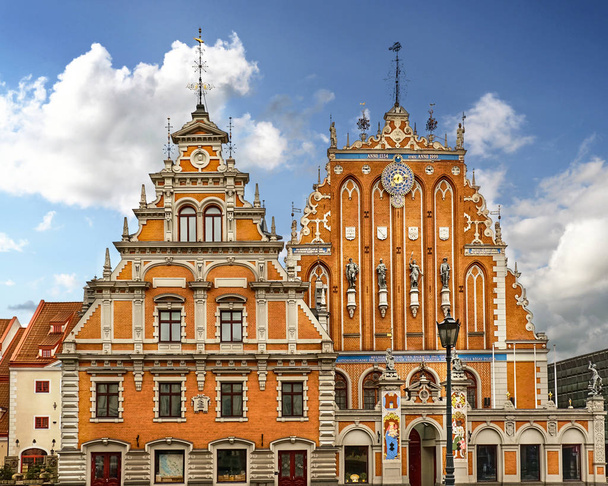Riga, Latvia. Schwabe House And House Of The Blackheads At Town Hall Square, Ancient Historical Landmark And Popular Touristic place In bright summer day - Fotoğraf, Görsel