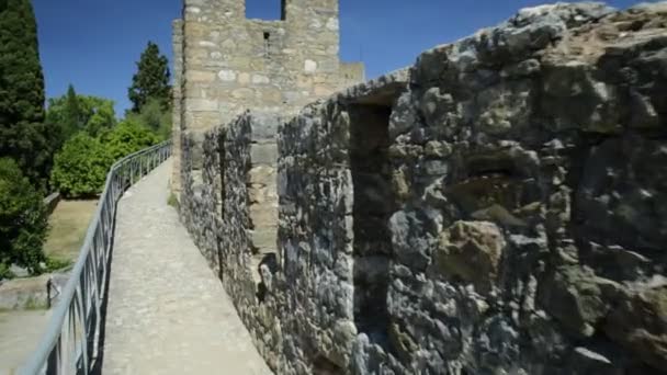 Tomarin linnan muurit
 - Materiaali, video