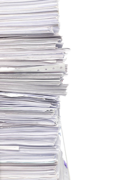 Στοίβα χαρτιών έγγραφο επαγγελματίες που απομονώνονται σε λευκό φόντο - Φωτογραφία, εικόνα