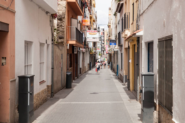 Shops and homes near the narrow streets of Lloret de Mar. Downto - Foto, Bild