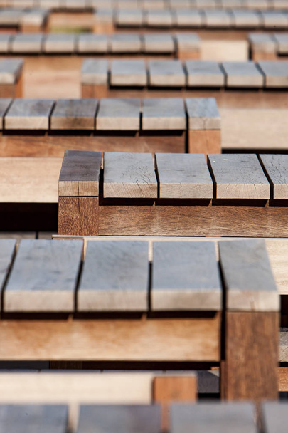 κατασκευή από φυσικές σανίδες ξύλου - Φωτογραφία, εικόνα