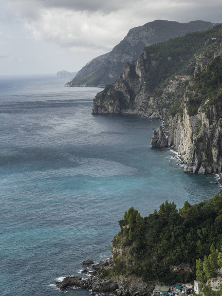Korkeat näkymät rannikolle, Amalfin rannikko, Salerno, Campania, Italia
 - Valokuva, kuva