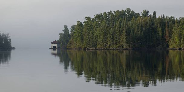 Όμορφη φύση σκηνή, λίμνη των ξύλων, Οντάριο, Καναδάς - Φωτογραφία, εικόνα