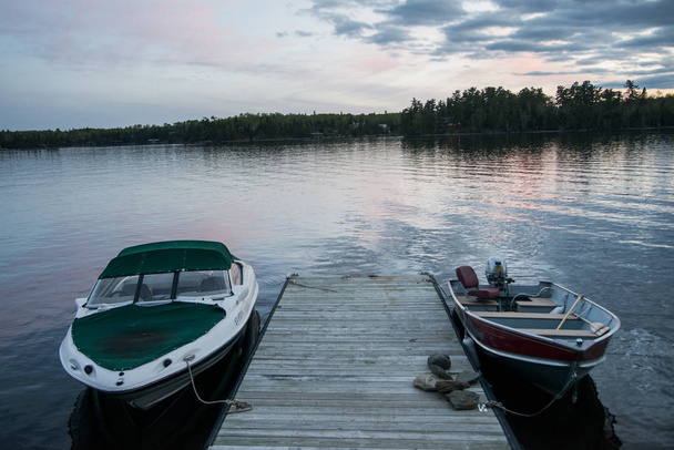 empty boats on the lake - Foto, Imagem