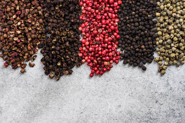 Five pepper colors and varieties header mockup - Фото, зображення