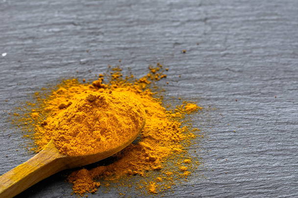 Fresh root and turmeric powder, indian spice, healthy seasoning ingredient for vegan cuisine - Photo, image