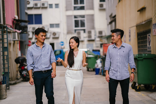  portrait of professional business people  on a street in a city in Asia.  - Foto, afbeelding