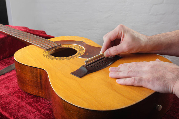 ギター修理・ サービス ・ ワーカー橋サーボ ナットを研削 - 写真・画像