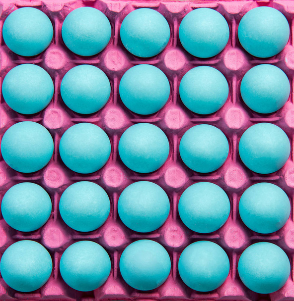 Tasainen lay luova sininen munat punk tarjotin
 - Valokuva, kuva