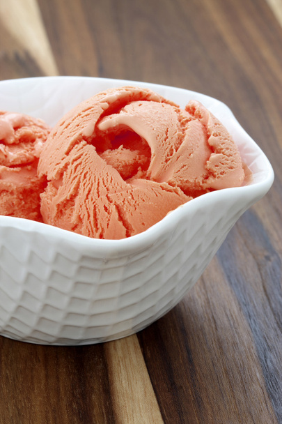 delizioso gelato al mandarino freash
 - Foto, immagini