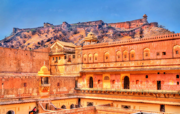Näkymä Amerin ja Jaigarhin linnoituksiin Jaipurissa - Rajasthan, Intia
 - Valokuva, kuva