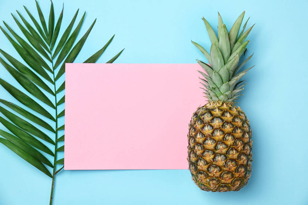 Fresh pineapple on color background, flat lay - Fotoğraf, Görsel