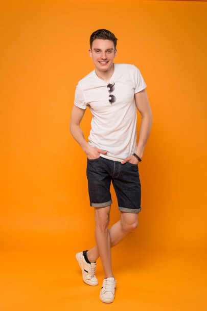 Summer is the state of mind! Full length picture of the smart male model posing at the camera, while wearing summer style clothes. - Foto, afbeelding