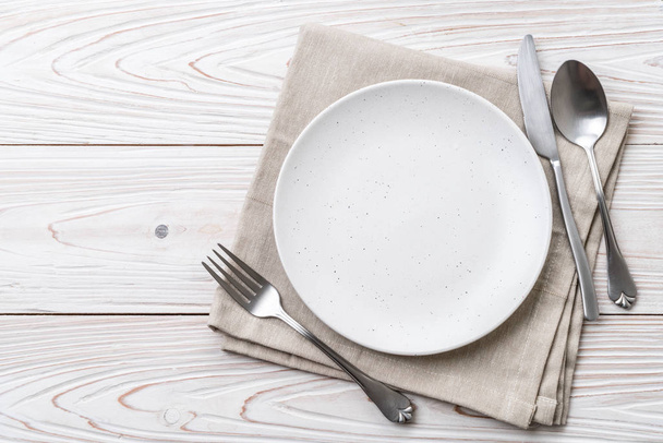 empty plate spoon fork and knife - Φωτογραφία, εικόνα