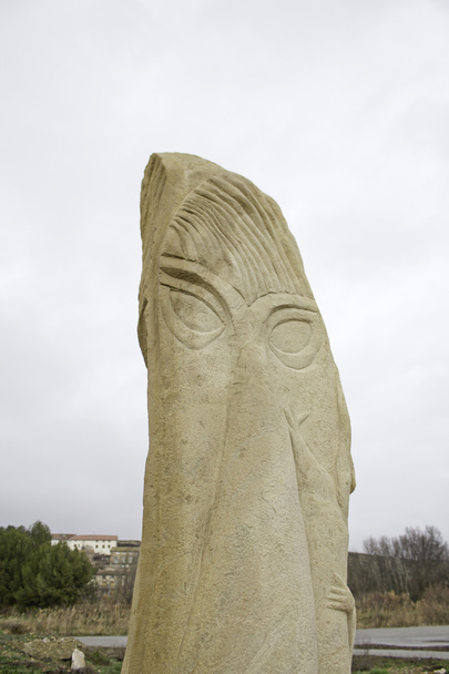face sobre pedra
 - Foto, Imagem