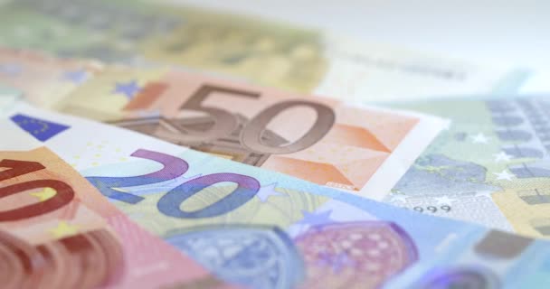 Ένα πλάνο παρακολούθησης πέρα από χαρτονομίσματα ευρώ - Πλάνα, βίντεο
