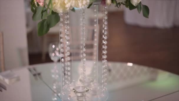 Glass vase with flowers at the wedding table - Footage, Video