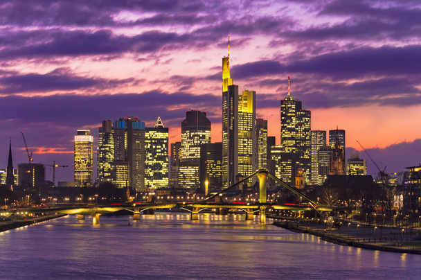 Frankfurt nad Mohanem městské panorama noční pohled - Fotografie, Obrázek