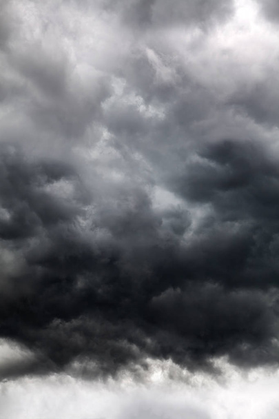 Stormwolken achtergrond - Foto, afbeelding