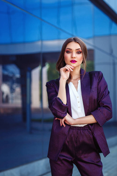 outdoor portrait of beautiful brunette woman in stylish business clothes - Фото, зображення