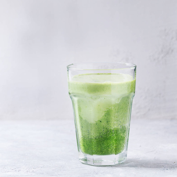 Yeşil smoothie çeşitli - Fotoğraf, Görsel