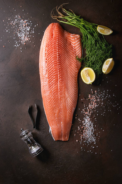 Raw salmon fillet - Φωτογραφία, εικόνα