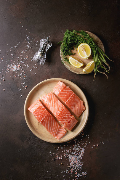 Raw salmon fillet - Foto, Imagen