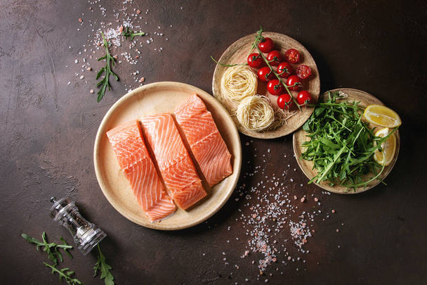 Raw salmon fillet - Foto, imagen